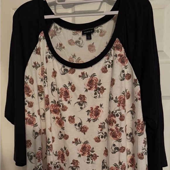 torrid Tops - Torrid Black and White Floral Skull Top